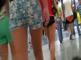 Ang malibog video featuring ang whole company ng baguhan dolls wearing ang kaakit-akit pants