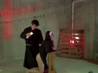 Rollimängud done õigus kui kuum punapea nunn rides a raske wooden dildo alla reegel kohta seksikas priest