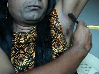 Hinduskie dziewczyna golenie armpits włosy przez strai .