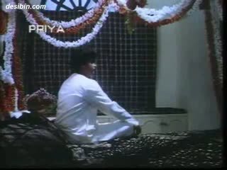Desi suhaag raat masala video a Mainit masala video featuring guy unpacking kaniya asawang babae sa una night
