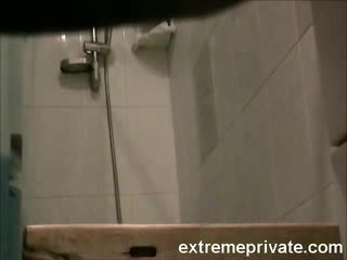 Spying mom washing her pussy Video