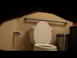 Barbert fitness jente fanget på toalett! video
