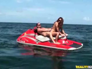 realitas, hardcore sex, seks di luar ruangan, perahu