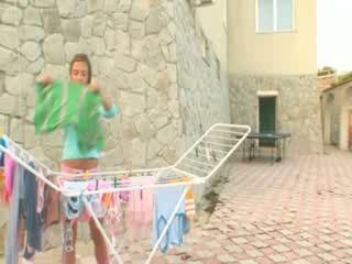 Girly eğlence outdoors arasında two kızlar