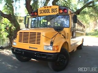Tiener likes school- bus neuken