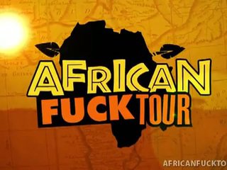 Piccolo tette africano puttana sucks e fucks bianco boyfriend