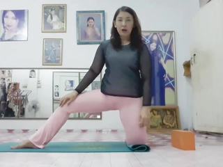 Tight Yoga Pant1: Yoga Tights HD Porn Video dd