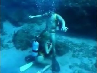 Scuba blondynka marki go sperma