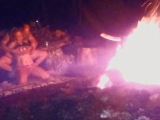 Late night bonfire pakikipagtalik