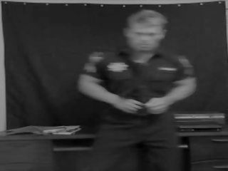 Muscle jock polis pegawai strips dan teases
