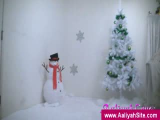 Aaliyah berikutnya untuk itu natal pohon
