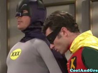 Superhero cums na a bogate panie cycki później rescueing go